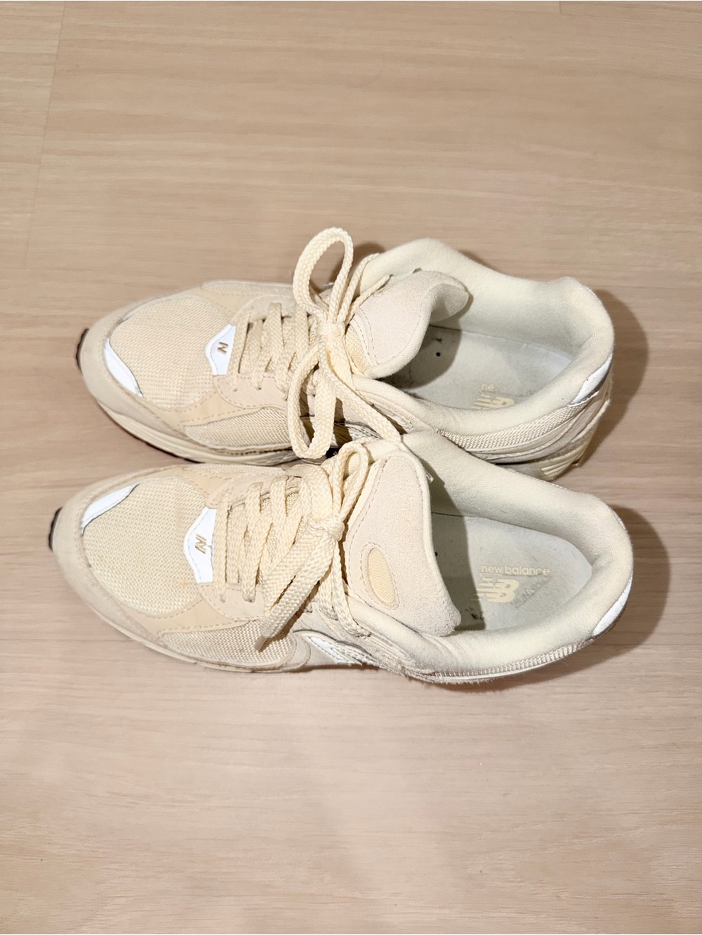 New Balance Women’s 2002R Off-White/Tan Sneakers - Picture 2 of 3